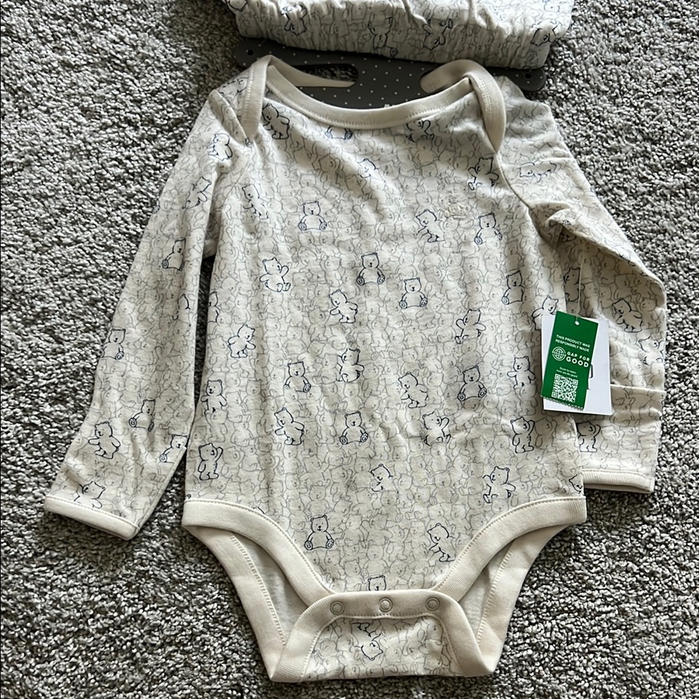 Baby Bodysuit in Cream with Bear Print 3-6 months